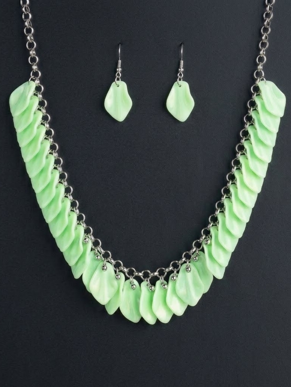 🦩 Paparazzi Mint Leaf Cascade Necklace and Earrings Set